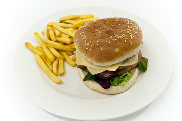 hamburgesa completa con patatas fritas