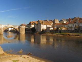 Fototapeta premium La Gartempe ; Ville de Montmorillon ; Vienne ; Poitou-Charente