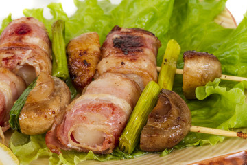 Bacon wrapped grilled Scallops with mushrooms and bacon