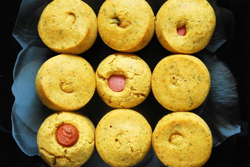Muffinki kukurydziane z parówkami - obrazy, fototapety, plakaty