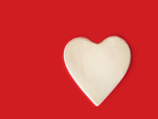 weißes Herz auf rot 6