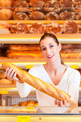 Bäckerin in ihrer Bäckerei