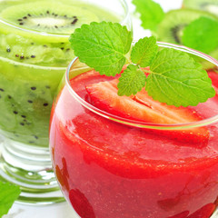 Kiwi und Erdbeersmoothie