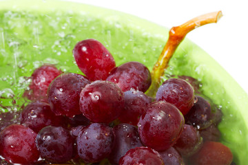 washing of red grapes