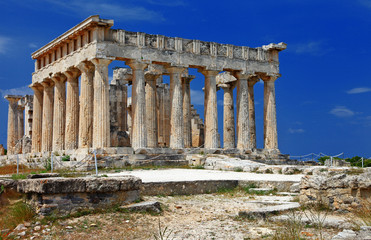 Obraz premium Greece travel and landmarks . antique temple of Orfeas in Aegina island, the prototipe of Acropolis. Saronics gulf