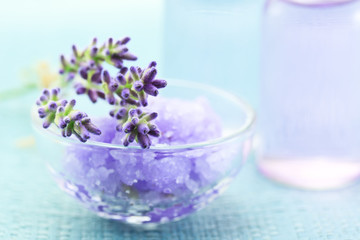 Obraz na płótnie Canvas Lavender salt with aromatherapy oil