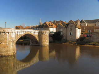 Fototapeta premium La Gartempe ; Ville de Montmorillon ; Vienne ; Poitou-Charente