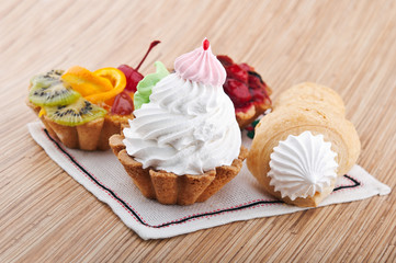 dessert cakes