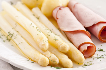 Spargel mit schinken