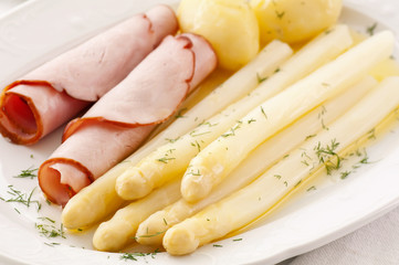 Spargel mit Kochschinken