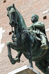 Obraz premium Bronze statue. City Hall. Ferrara. Emilia-Romagna. Italy.