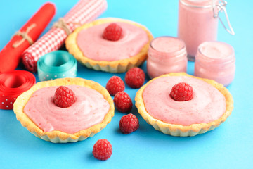 Cake with raspberry yogurt dessert