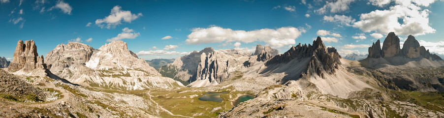 Vue panoramique des Dolomites