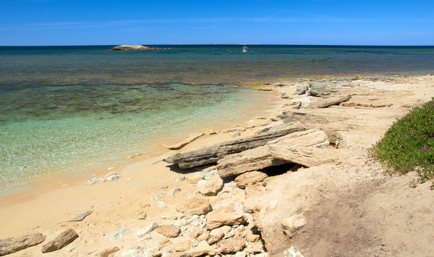 Sardegna, scogliera di Mari Ermi