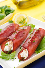 Antipasto di bresaola e formaggio, close-up