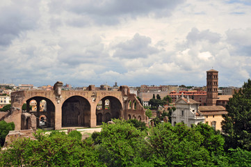 Roma: Basilica di Massenzio dal colle Palatino