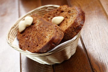 toast with garlic