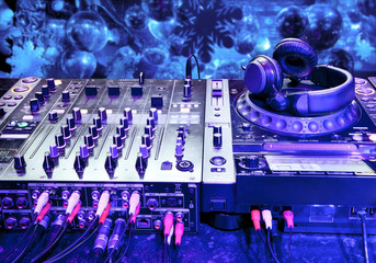 Dj mixer with headphones