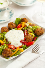 Mixed salad whit meatballs