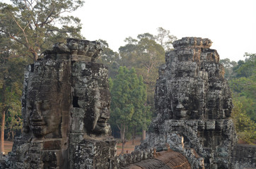 Fototapeta premium Torres esculpidas con forma de cara en Bayon. Angkor Thom