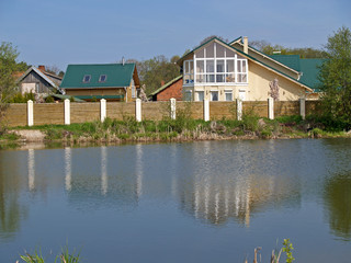 Коттедж на берегу озера