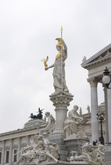 Statue vor dem Wiener Parlament