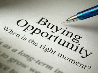 Obraz premium Daily (Buying Opportunity) Newspaper Headline