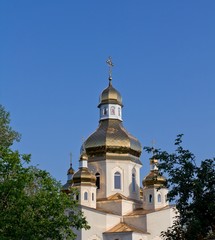 Fototapeta na wymiar christian church on a blue sky background