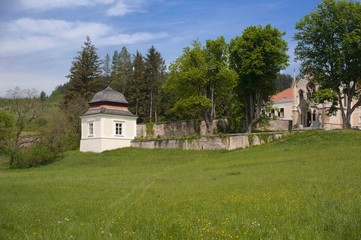 Fototapeta na wymiar Монастырь Кармелиток в Венском лесу