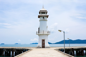 Fototapeta na wymiar White lighthouse on jetty