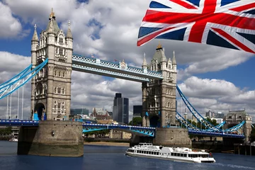 Papier Peint photo Tower Bridge Tower Bridge with boat and  flag of England in London