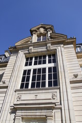 Fototapeta na wymiar Mairie, hôtel de ville de Suresnes