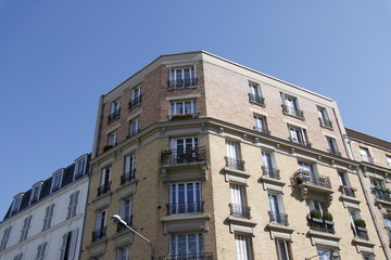 Immeuble en briques à Suresnes