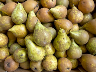 Pears in bulk