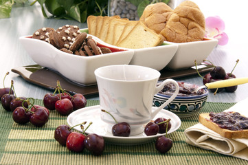 colazione con the e ciliege