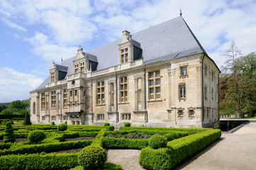 Fototapeta na wymiar Château du Grand Jardin w Joinville
