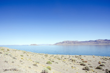 砂漠と湖　ネバダ州