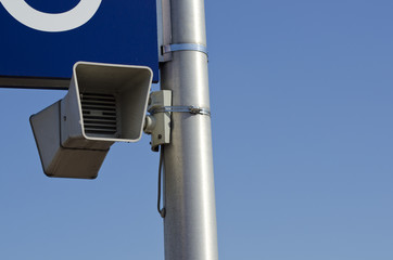 Lautsprecher am Bahnhof