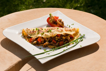 gefüllter Pfannkuchen mit Hackfleisch