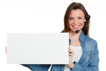 callcenter mitarbeiterin mit werbekarte