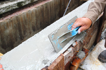 worker plaster