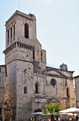 Fototapeta na wymiar Nimes, Katedra