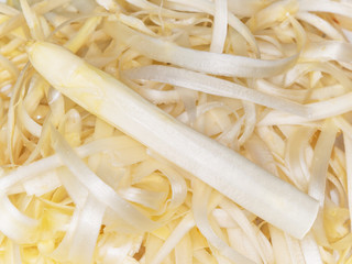 Spargel schälen