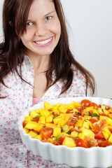 frau lacht in salat #2
