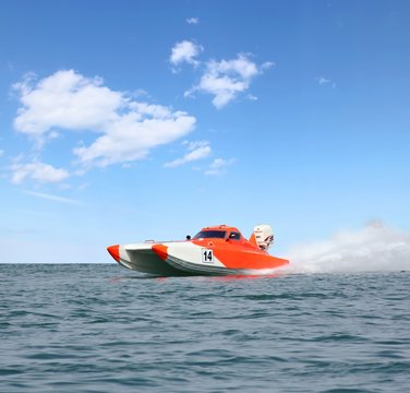 Offshore race boat