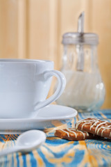 cup dispencer and cookies