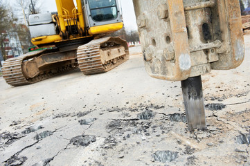Fototapeta na wymiar Droga asfaltowa naprawy współpracuje z Hydromłoty