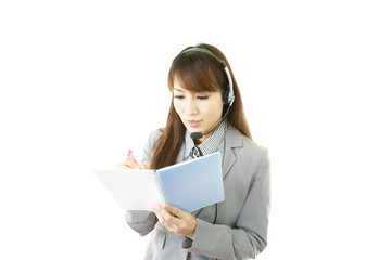 メモを取るオペレーター