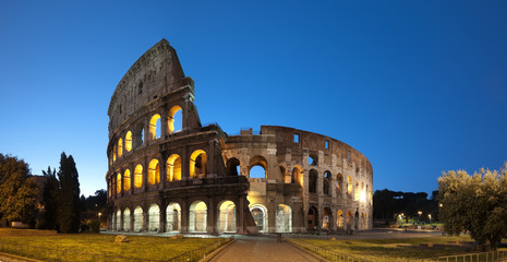 Fototapeta premium Night image of Coliseum in Rome - Italy