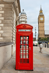 Czerwona budka telefoniczna. Londyn, Anglia - 41702248